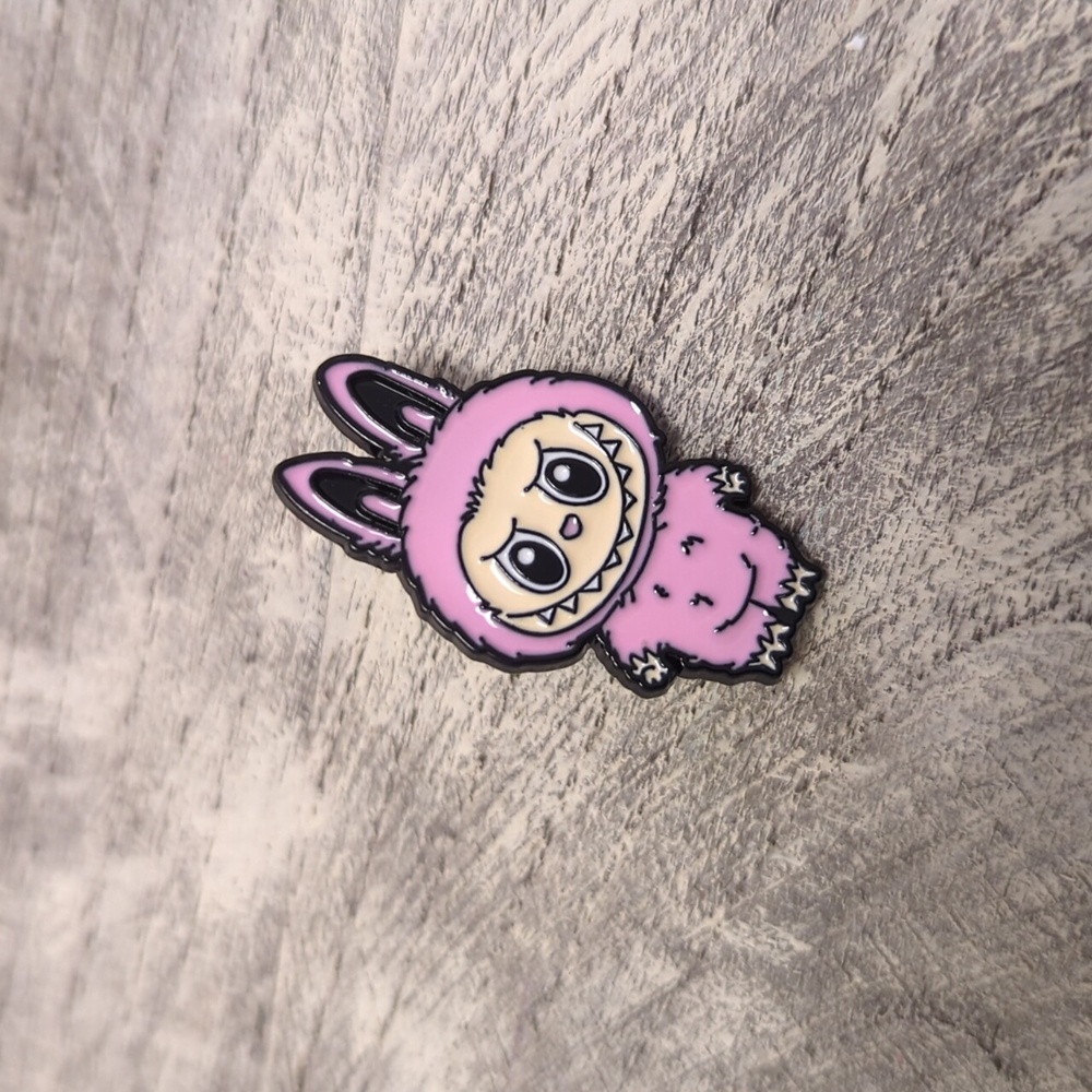 3/$30 🩷 Labubu - Enamel Pin